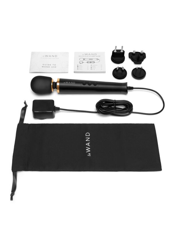 35303_BLACK_07_b66fa12b-43ff-4044-a692-ecd2e125d25a Le Wand | Petit Plugin Wand Massager
