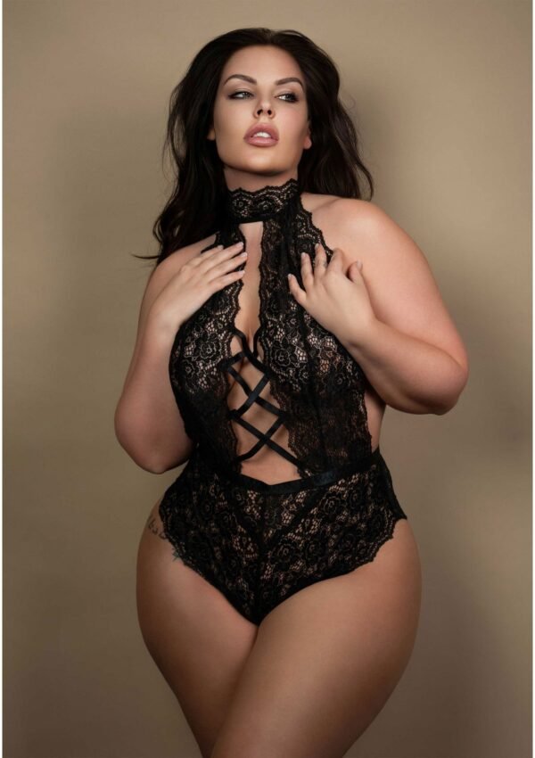 Leg Avenue | Plus High Neck Crotchless